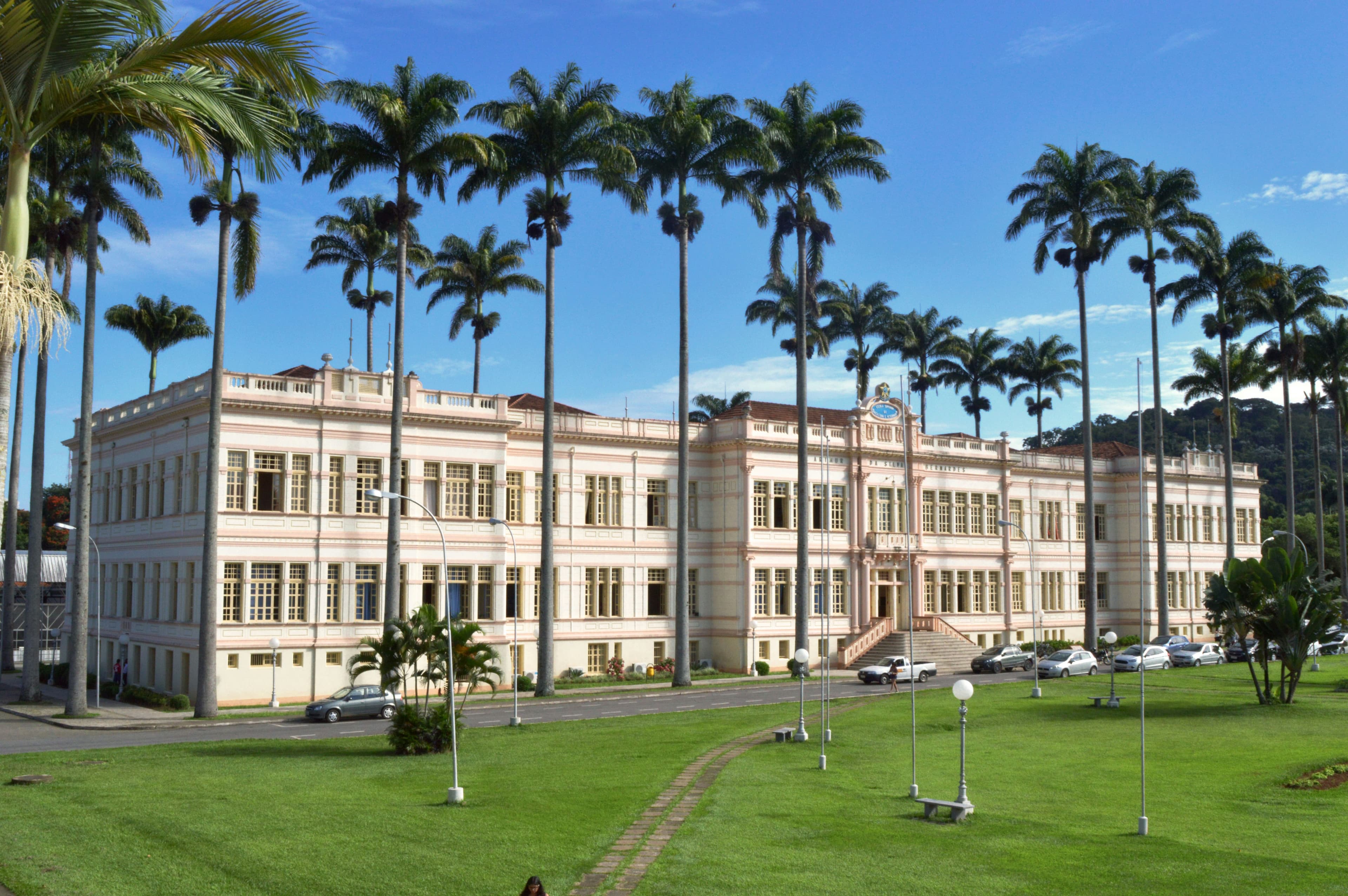 Building Arthur Bernardes at University of Viçosa campus. Photo from Marco Túlio de Miranda on Unsplash